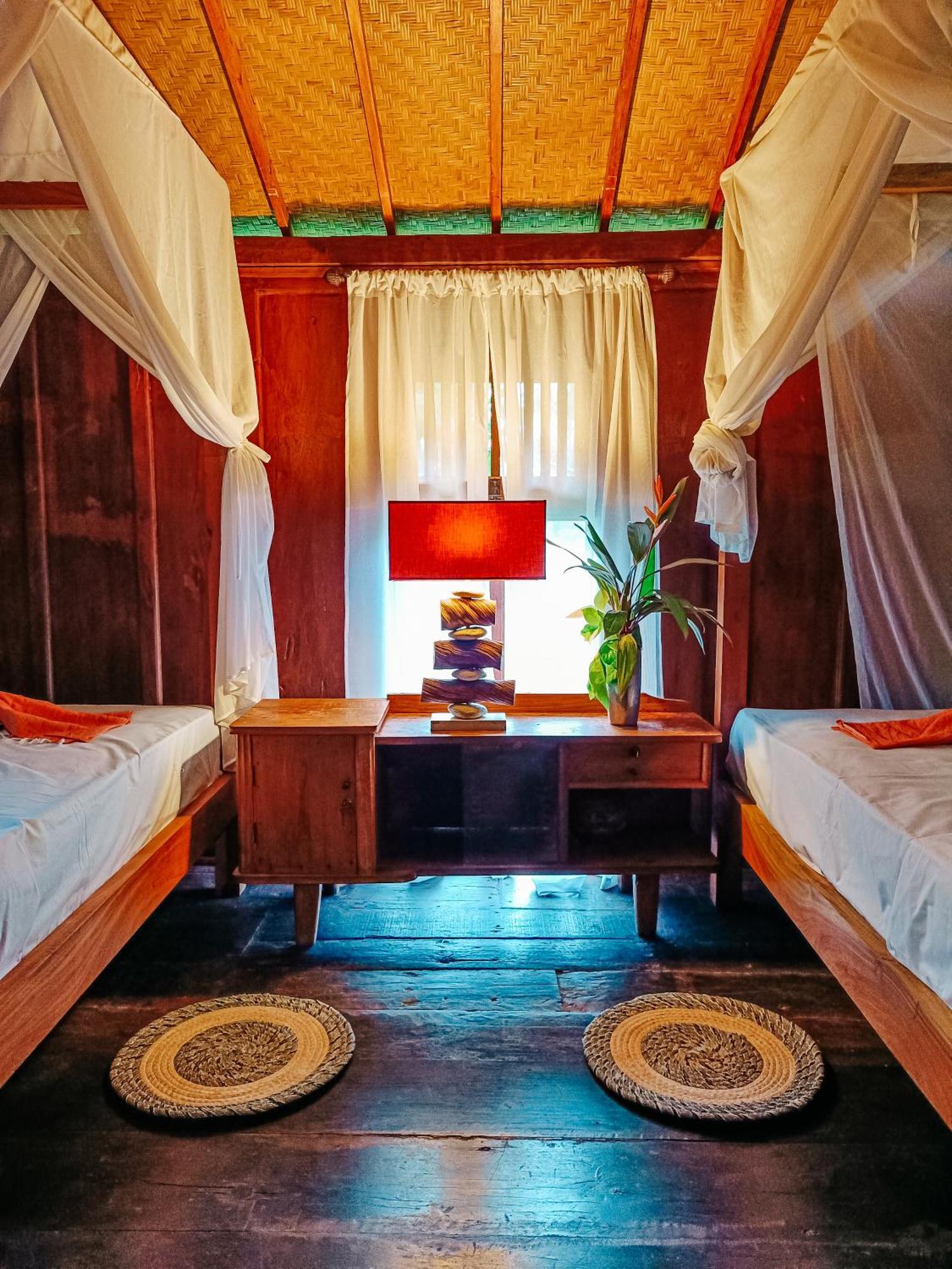 Alaya Ecolodge ペムテラン エクステリア 写真