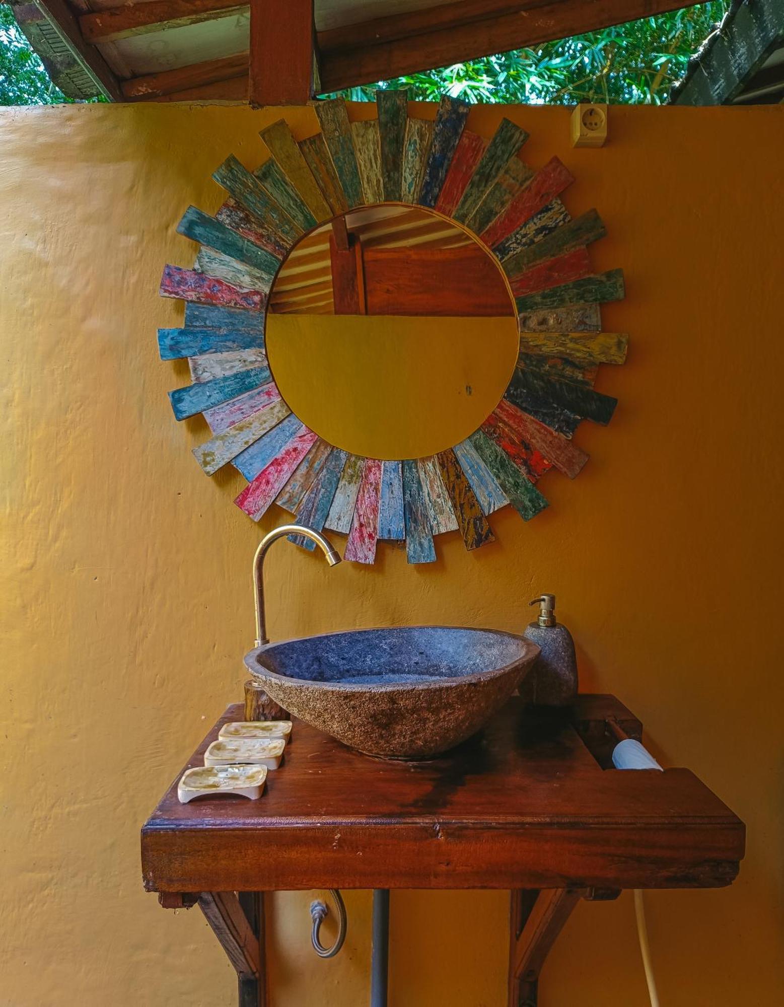 Alaya Ecolodge ペムテラン エクステリア 写真