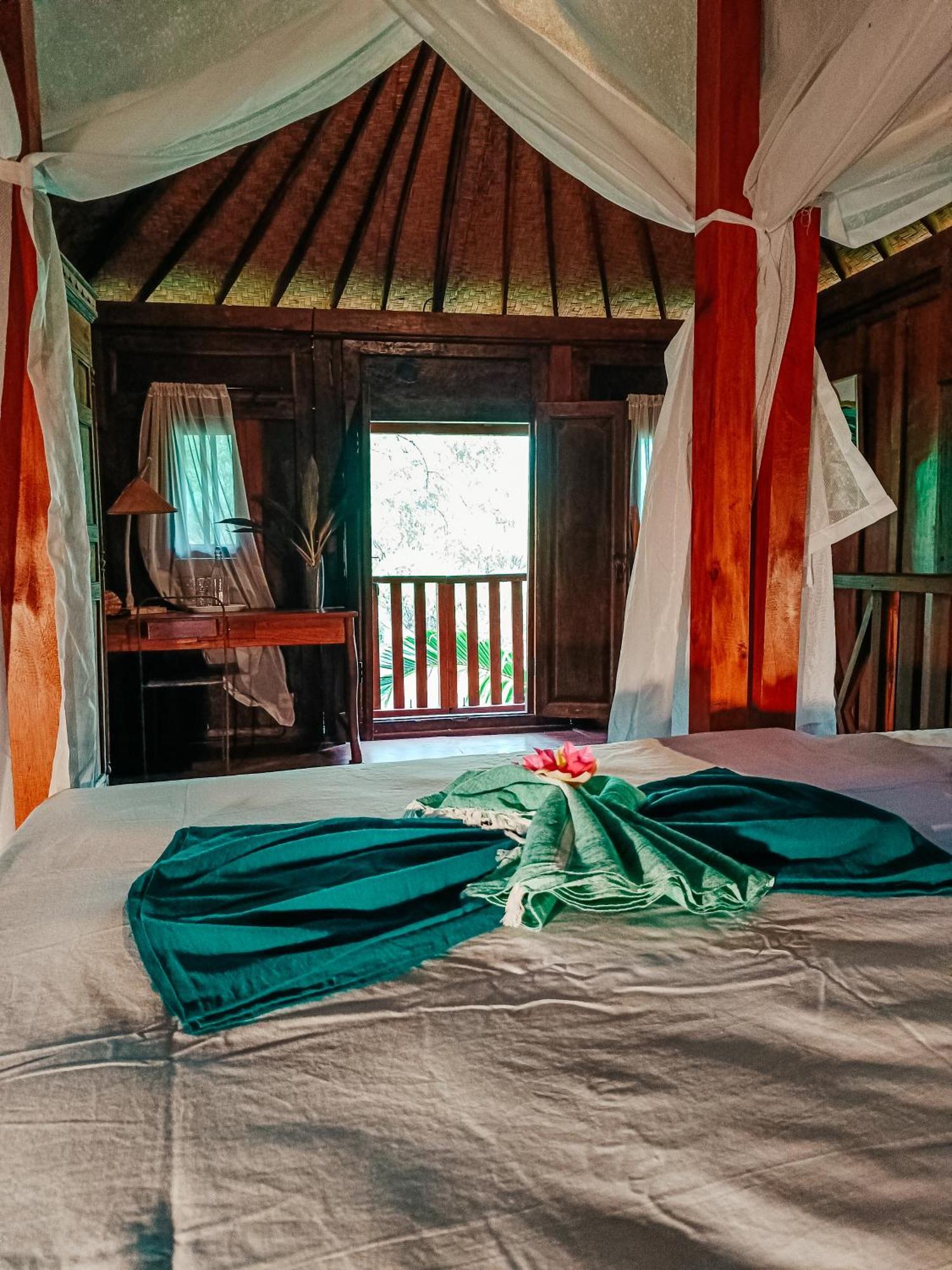 Alaya Ecolodge ペムテラン エクステリア 写真