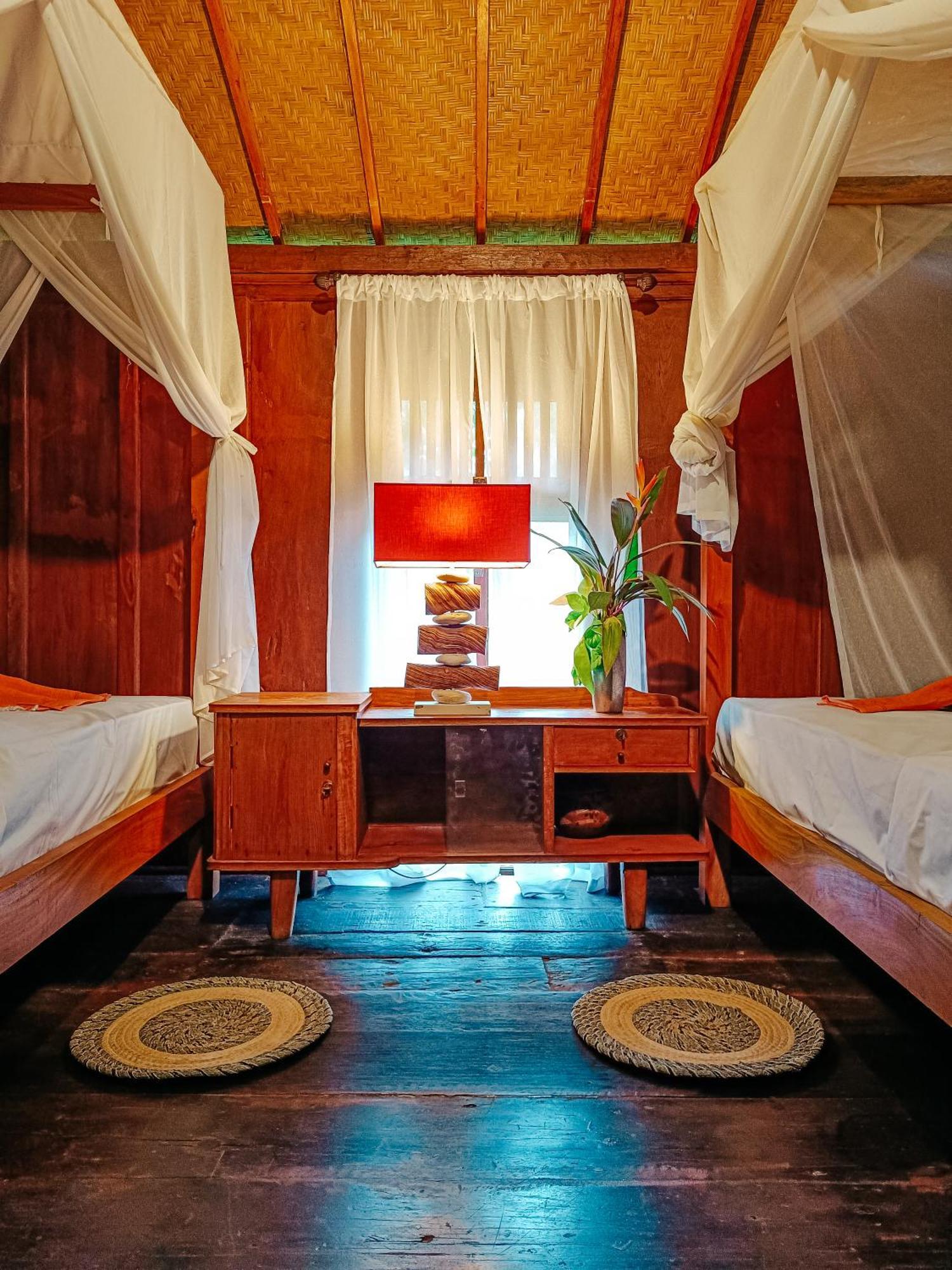 Alaya Ecolodge ペムテラン エクステリア 写真