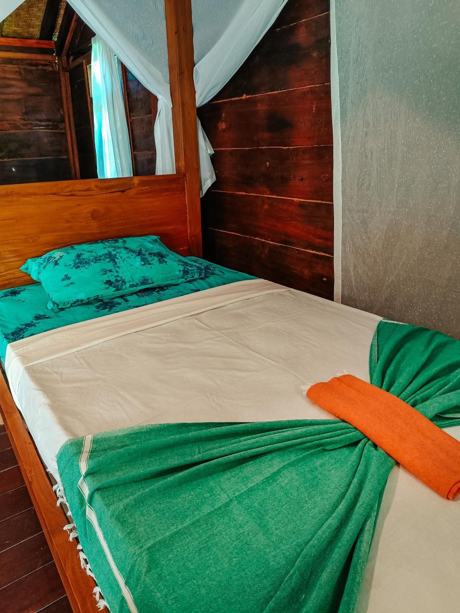 Alaya Ecolodge ペムテラン エクステリア 写真