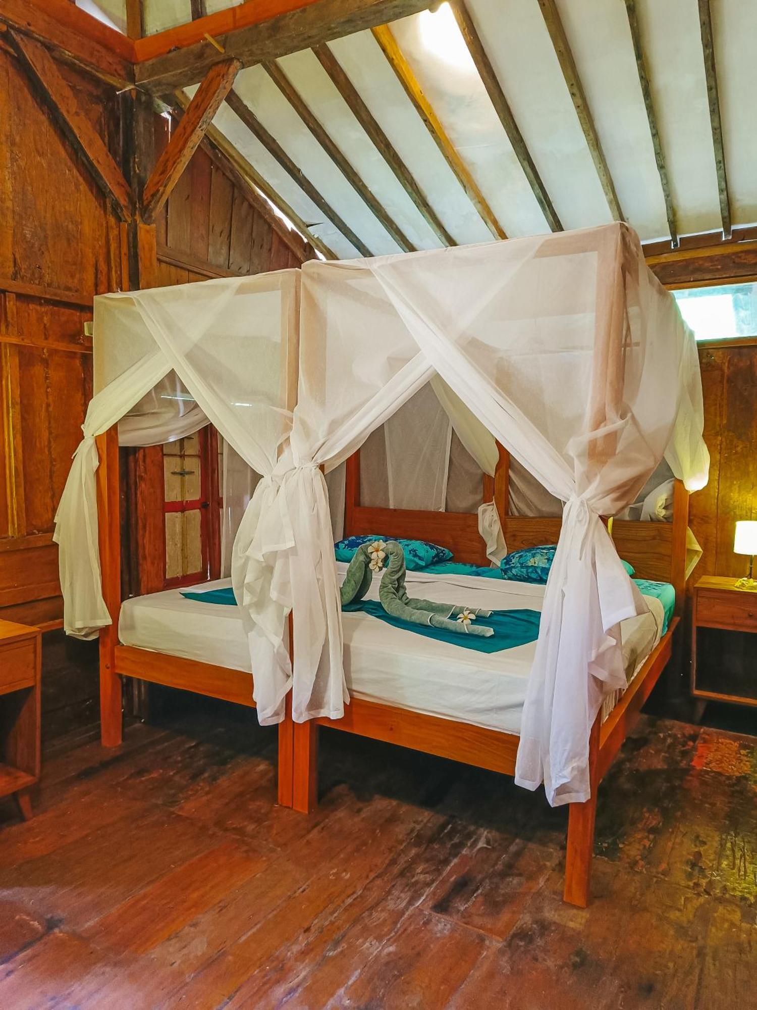 Alaya Ecolodge ペムテラン エクステリア 写真