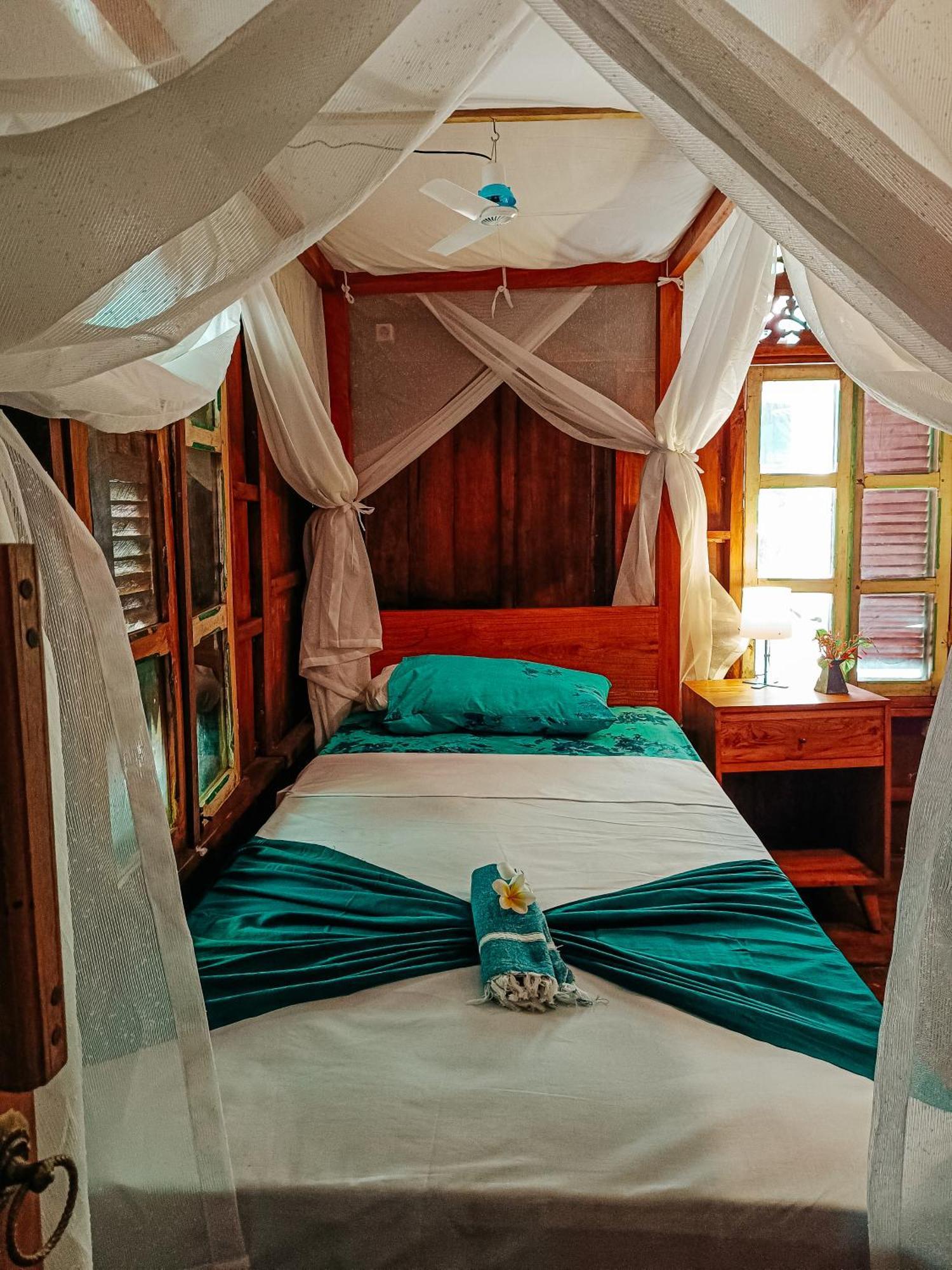 Alaya Ecolodge ペムテラン エクステリア 写真