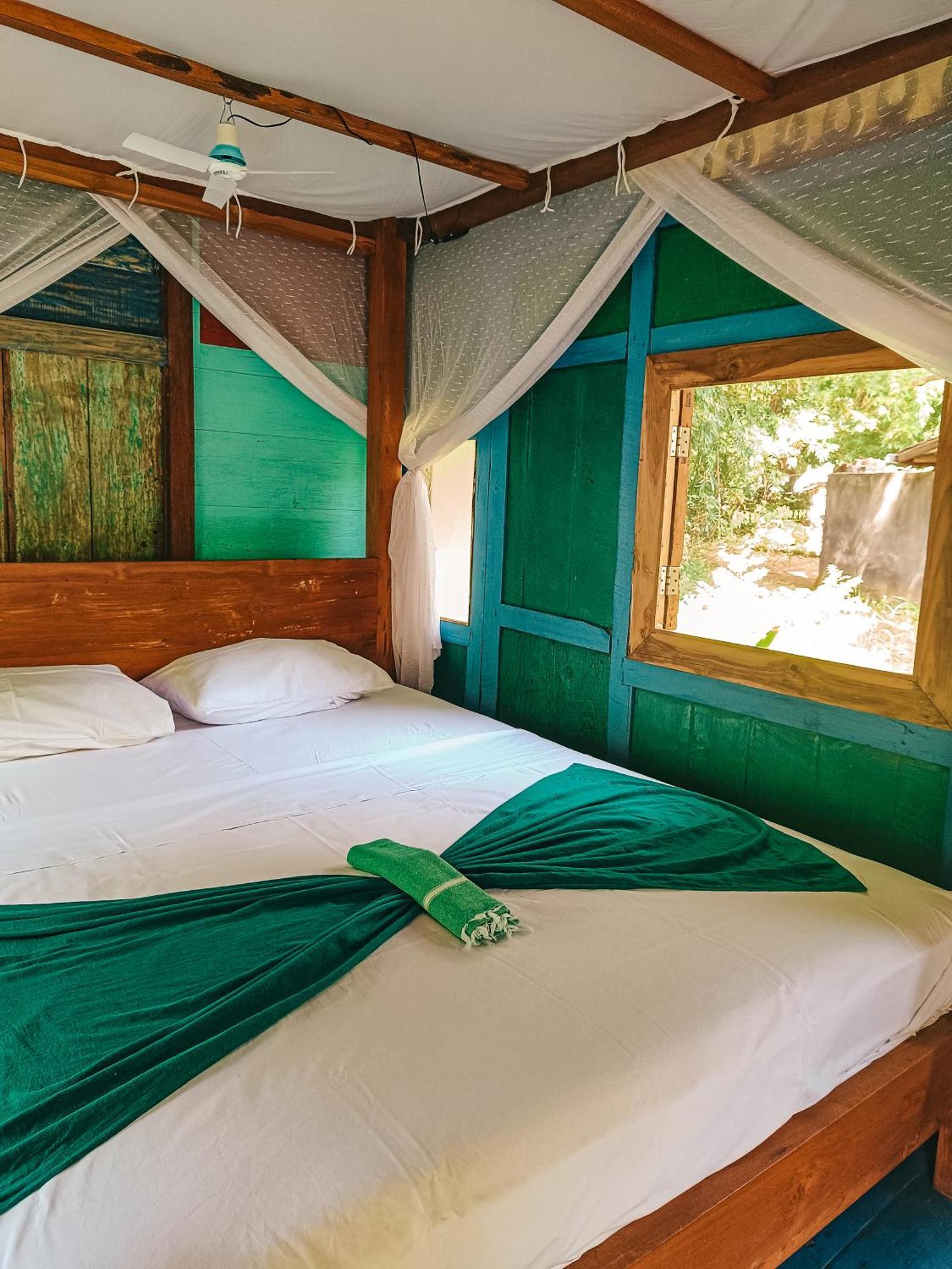 Alaya Ecolodge ペムテラン エクステリア 写真