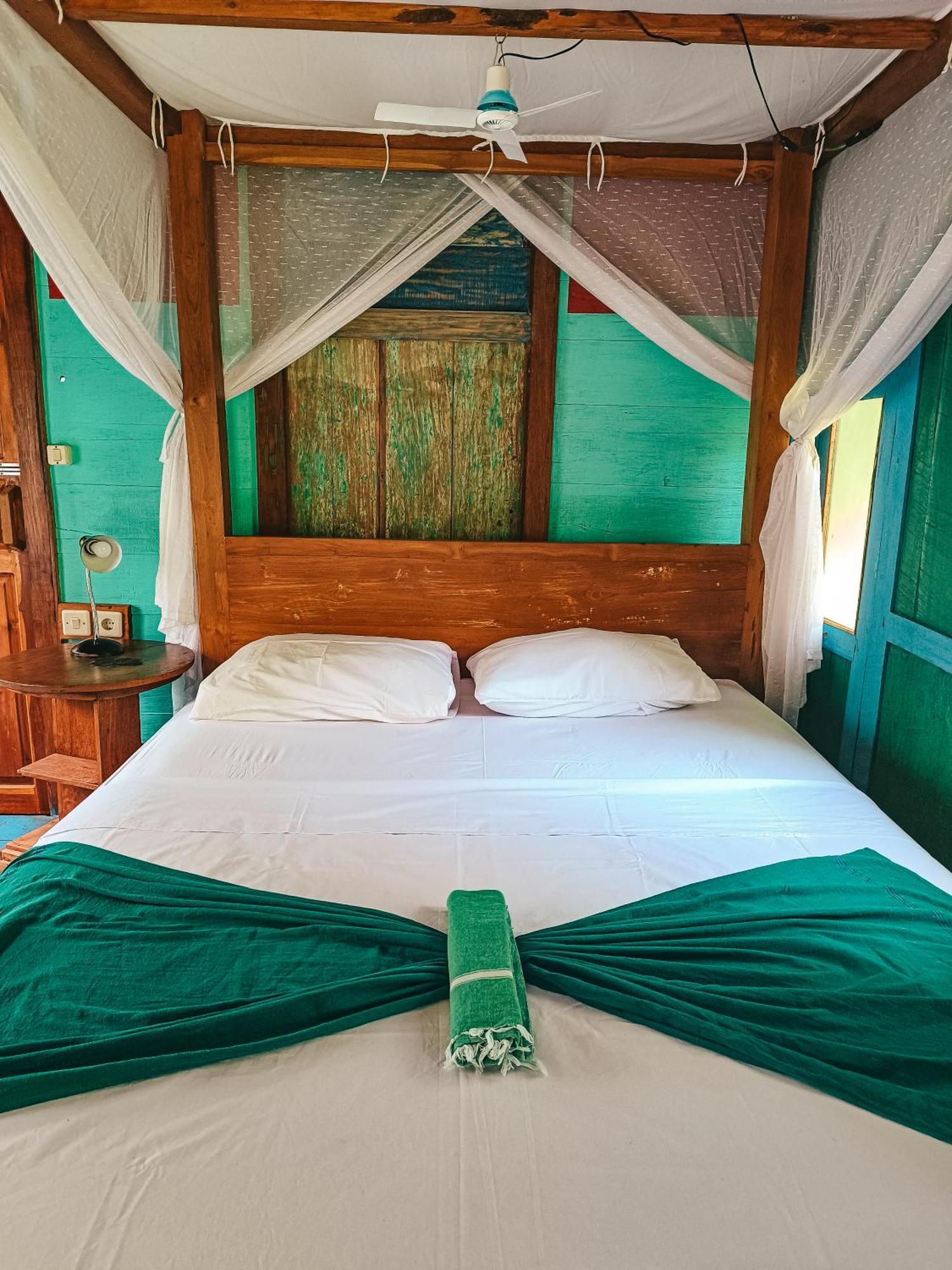 Alaya Ecolodge ペムテラン エクステリア 写真