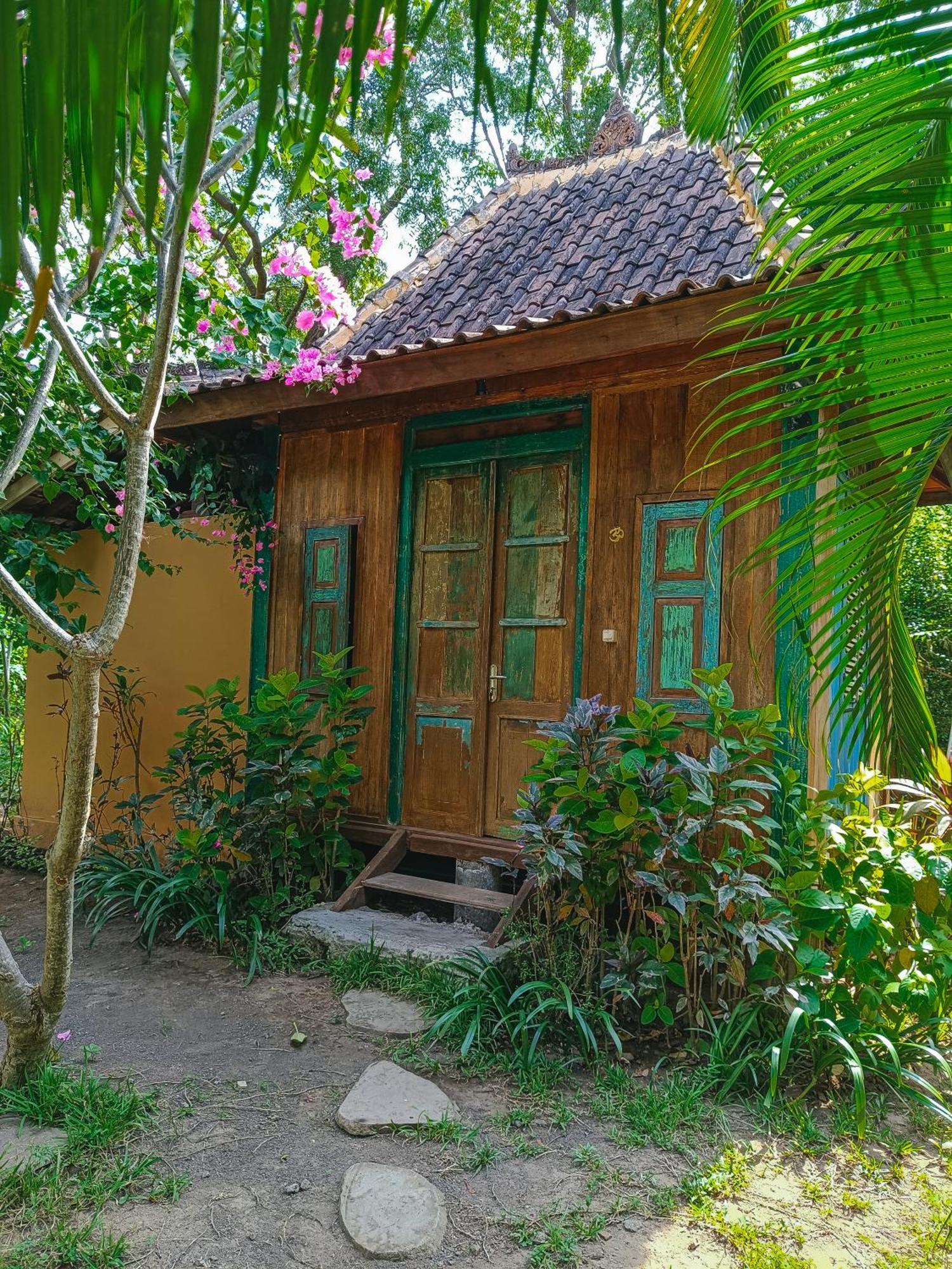 Alaya Ecolodge ペムテラン エクステリア 写真