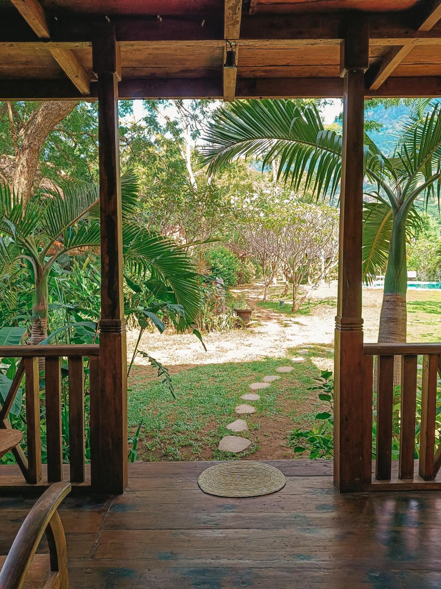 Alaya Ecolodge ペムテラン エクステリア 写真