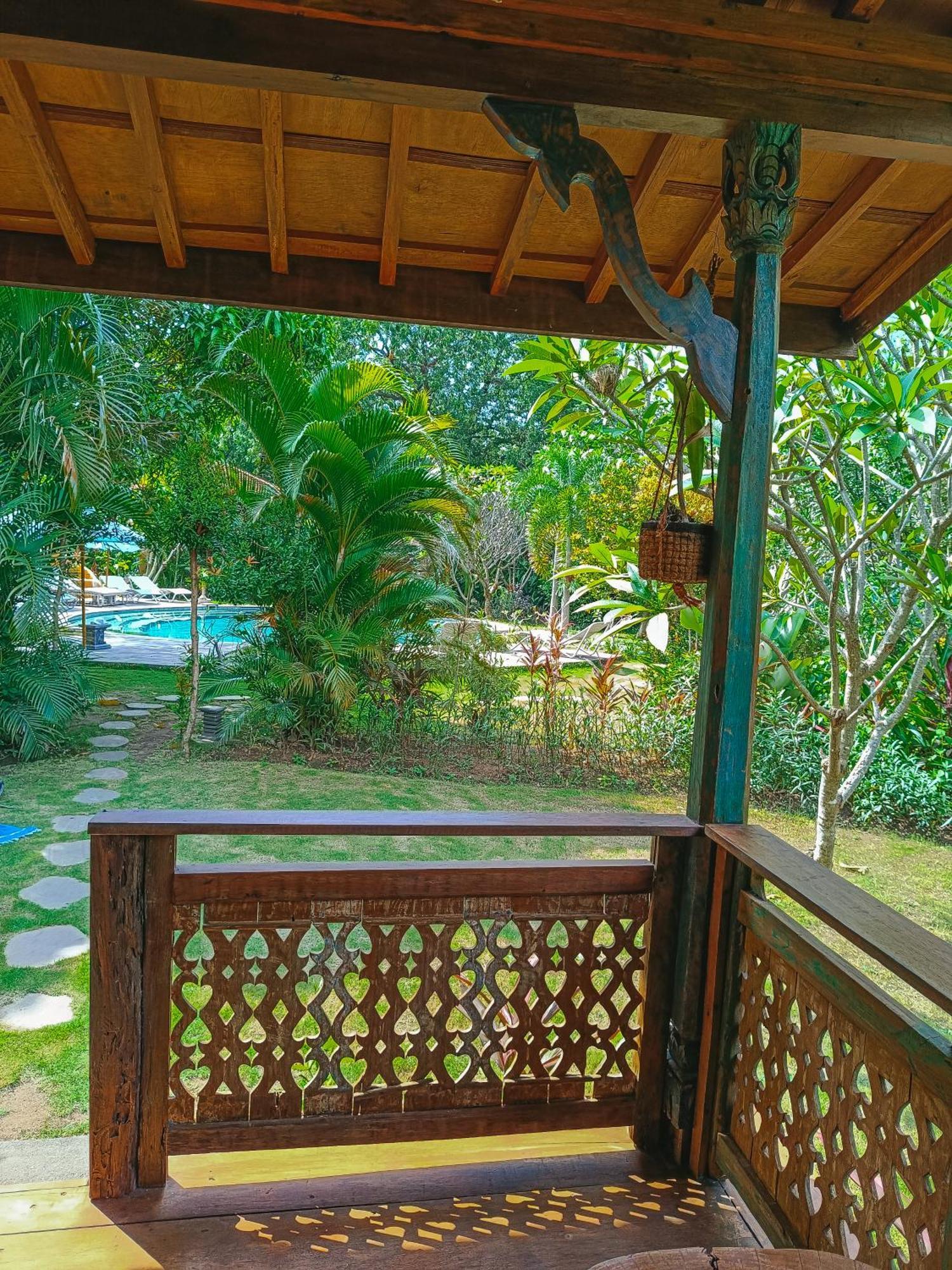 Alaya Ecolodge ペムテラン エクステリア 写真
