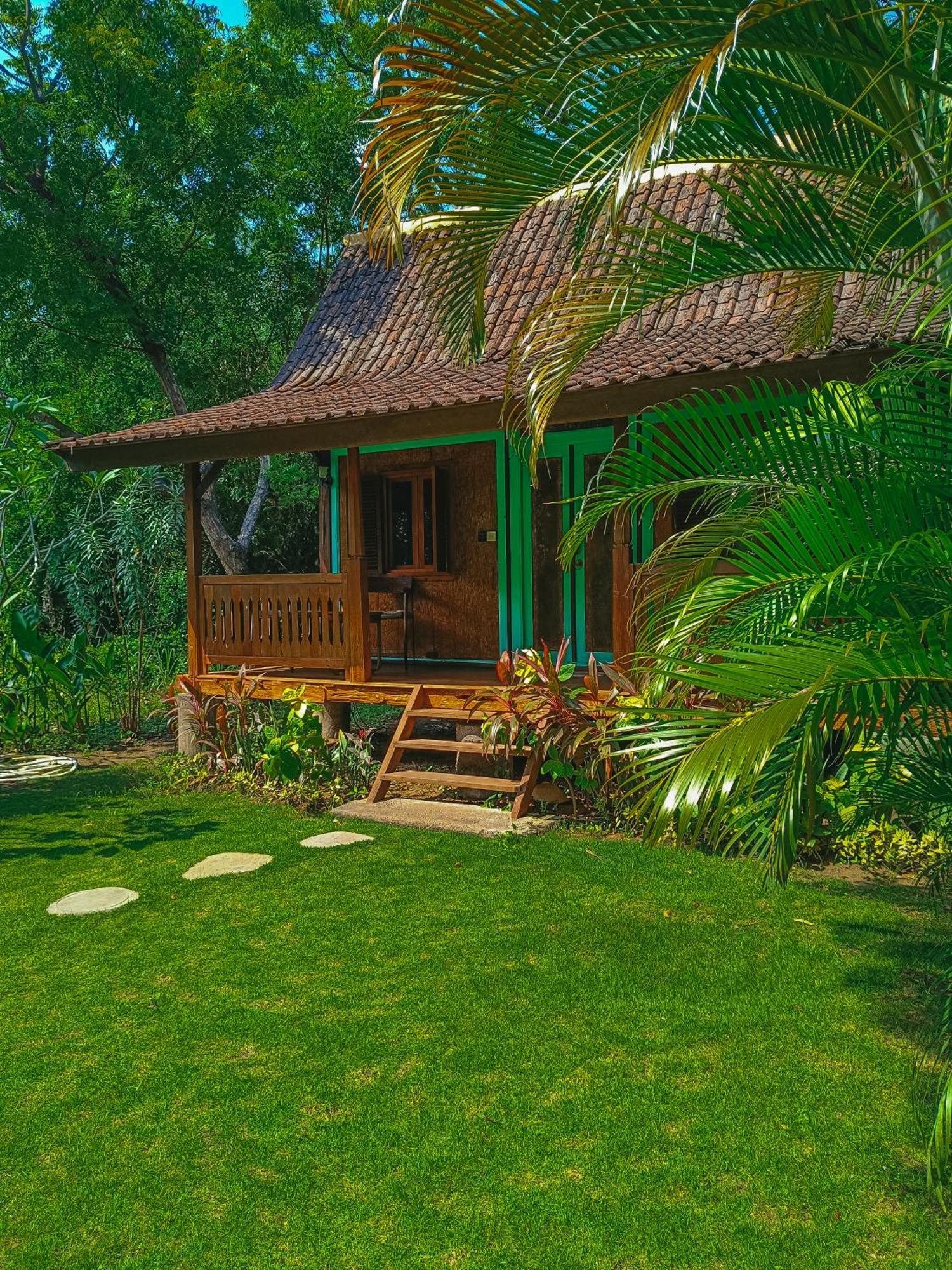 Alaya Ecolodge ペムテラン エクステリア 写真